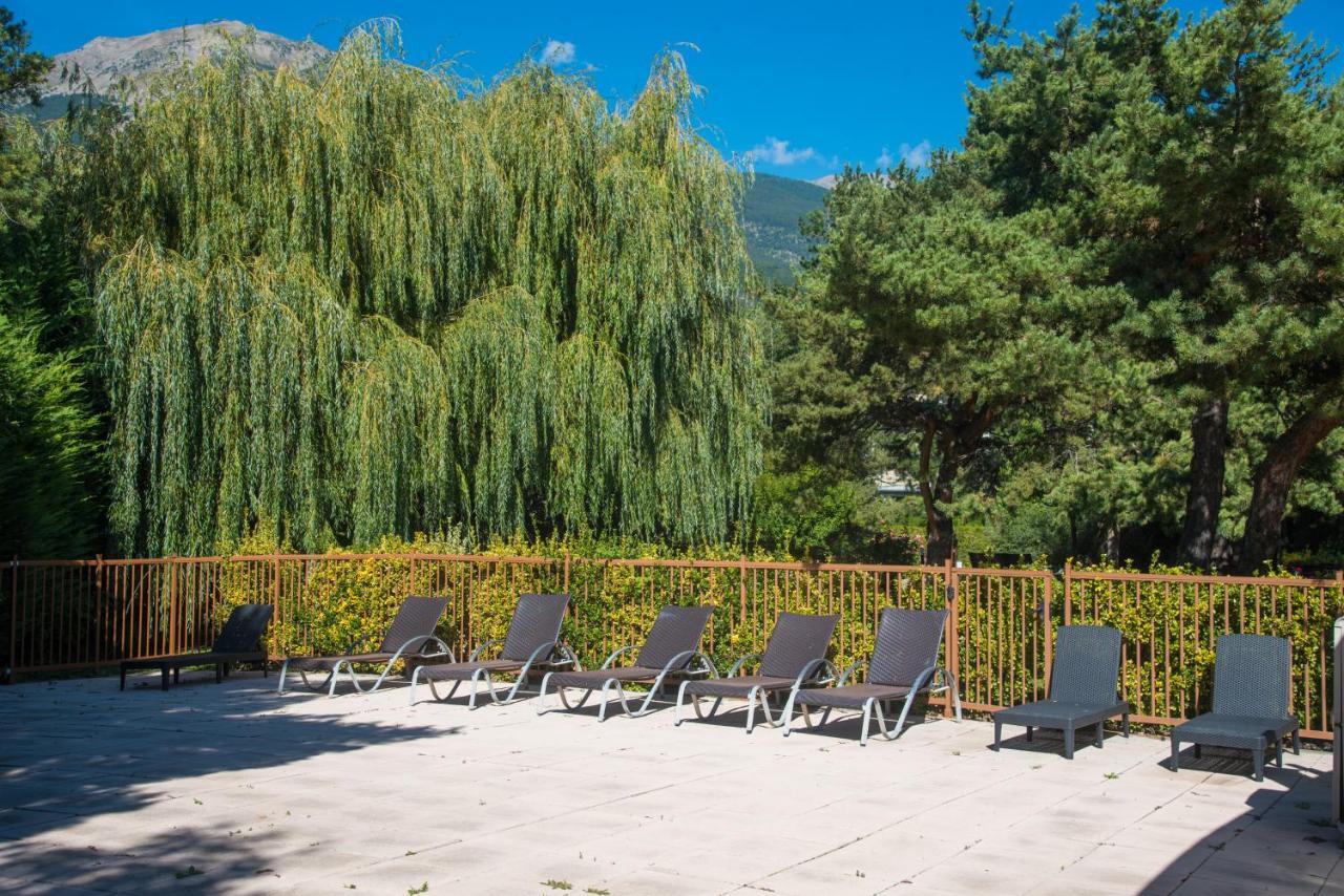 Logis Hotel Le Lac Embrun Bagian luar foto