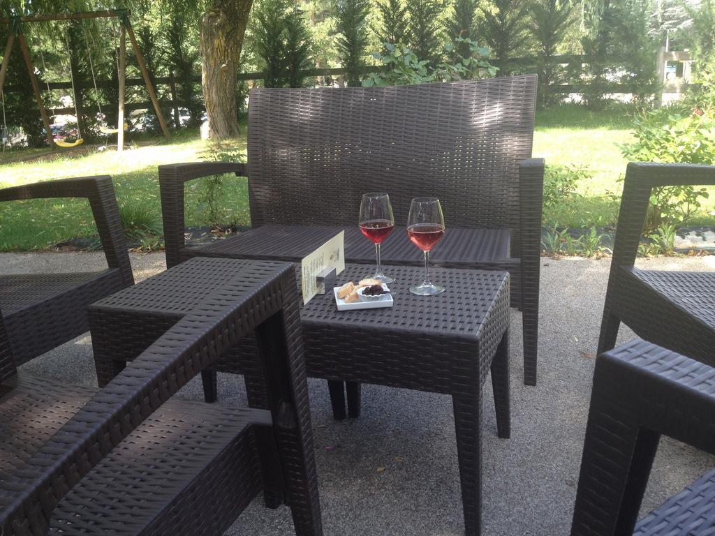 Logis Hotel Le Lac Embrun Bagian luar foto
