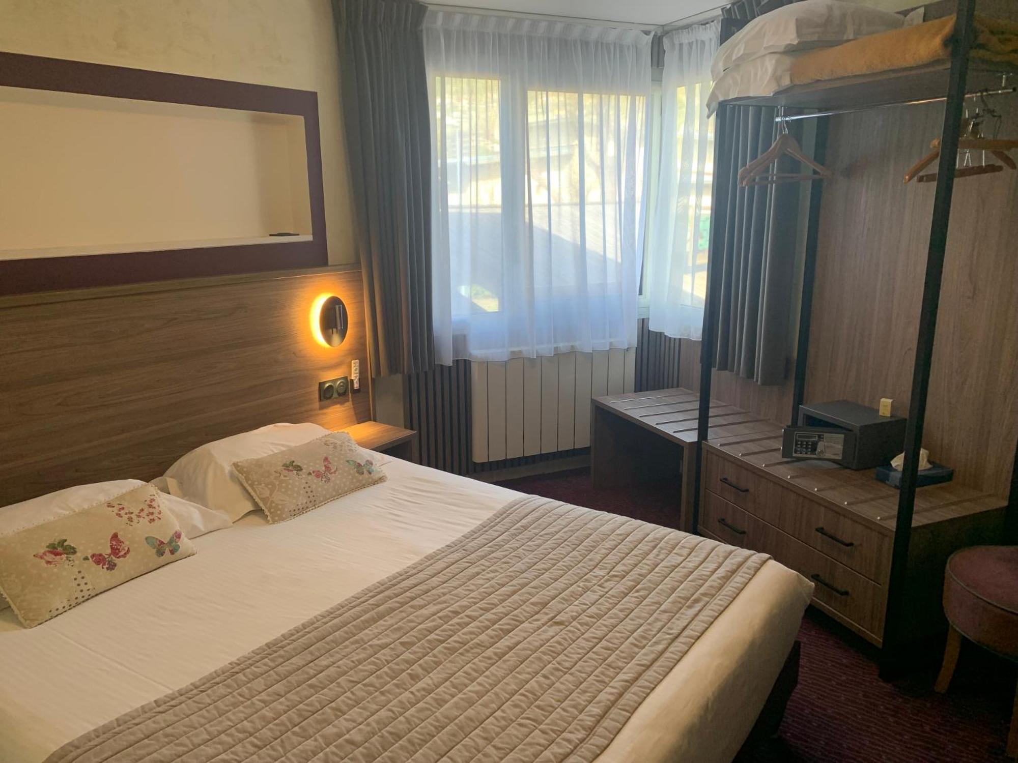 Logis Hotel Le Lac Embrun Bagian luar foto