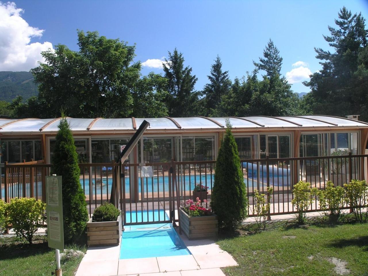 Logis Hotel Le Lac Embrun Bagian luar foto