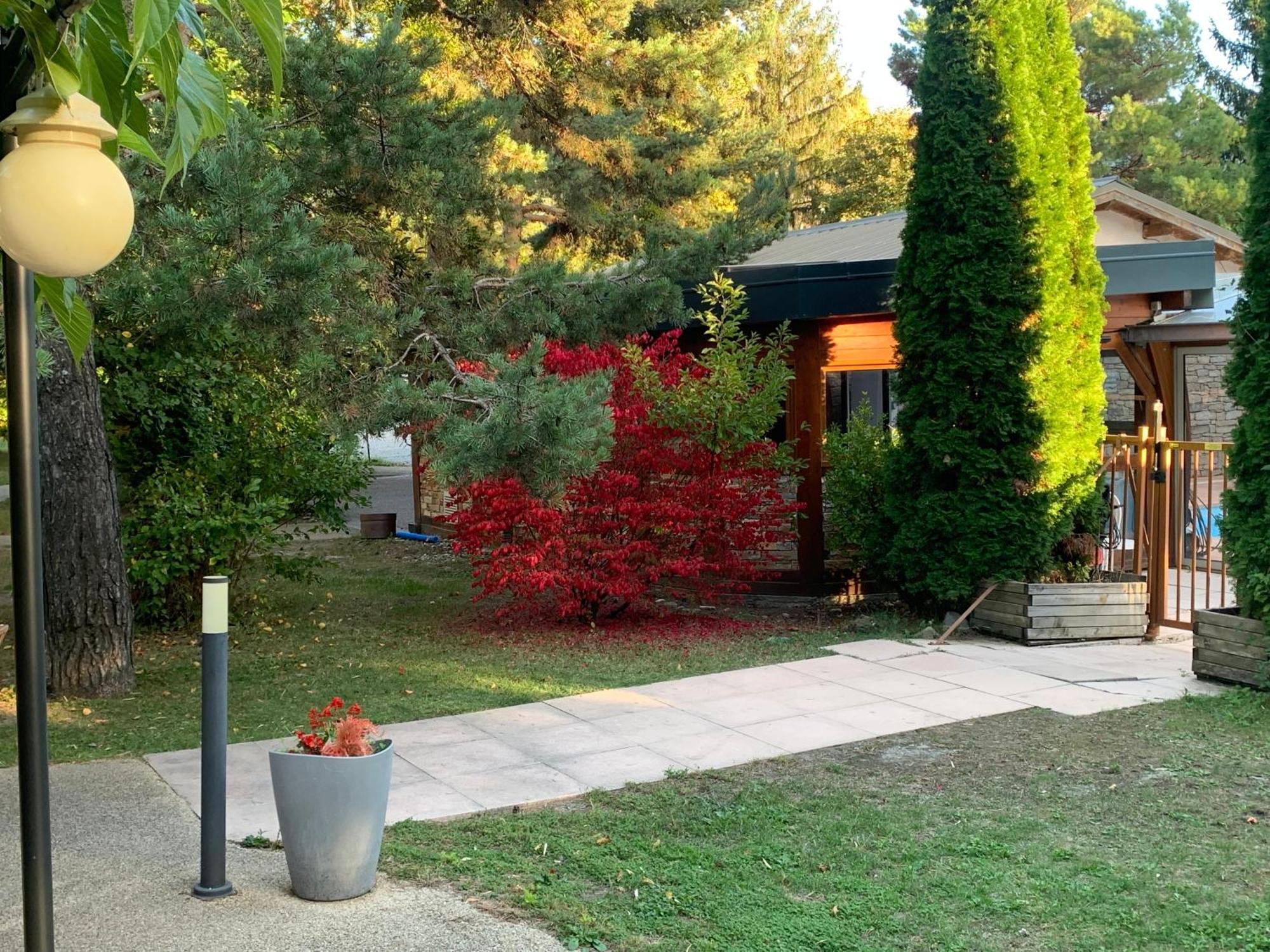 Logis Hotel Le Lac Embrun Bagian luar foto